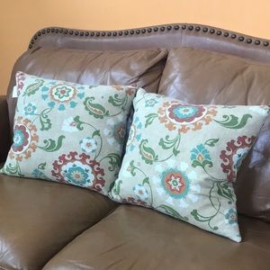 Two pillows with cotton removable cases.